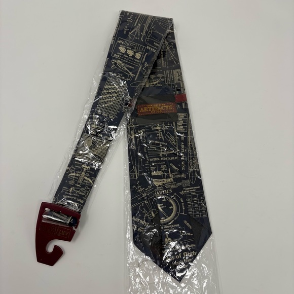 Museum Artifacts Men's Necktie Tie Silk Principles of Flight Diagrams NWT - Picture 4 of 7